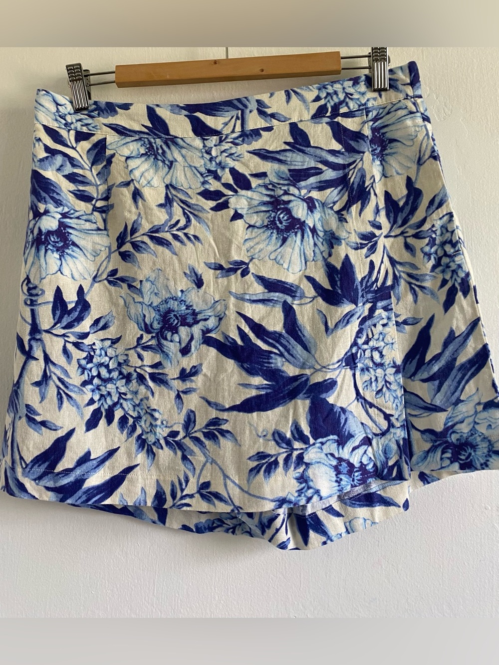 Linen blend floral blue Skort Size M Coastal Resort
